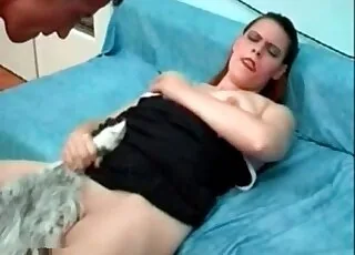 بہت بڑے چے والی عورت کو کتا چودتا ہوا