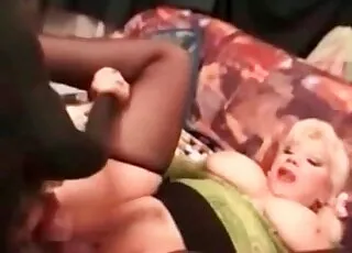 巨乳女狗式兽交